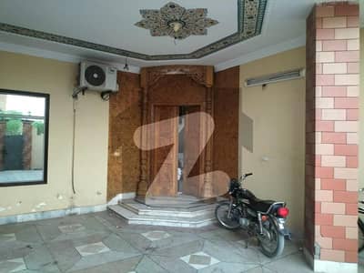 نیو شاہ شمس کالونی ملتان میں 7 کمروں کا 18 مرلہ مکان 3.24 کروڑ میں برائے فروخت۔