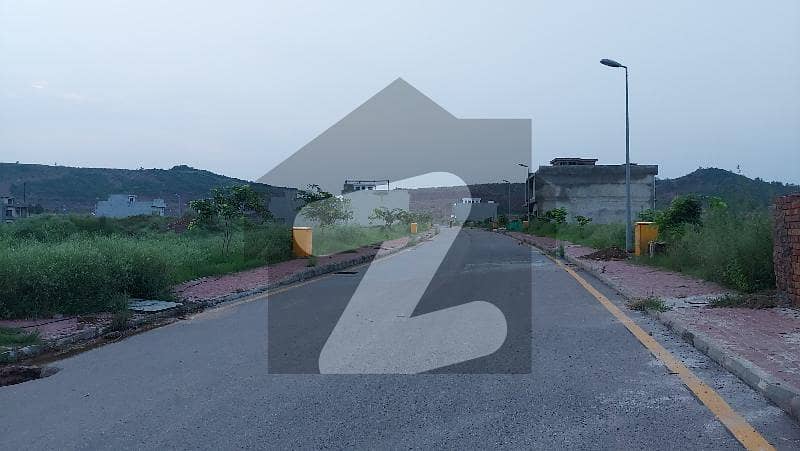 8 Marla Prime Location possessionable plot for sale in Sector J Bahria Enclave islamabad