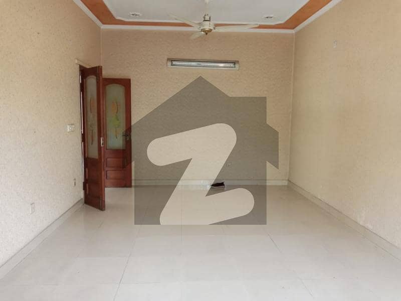 واپڈا ٹاؤن فیز 1 واپڈا ٹاؤن لاہور میں 4 کمروں کا 10 مرلہ مکان 95 ہزار میں کرایہ پر دستیاب ہے۔