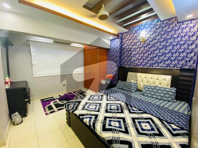 کلفٹن ۔ بلاک 2 کلفٹن کراچی میں 3 کمروں کا 9 مرلہ پینٹ ہاؤس 1.9 کروڑ میں برائے فروخت۔