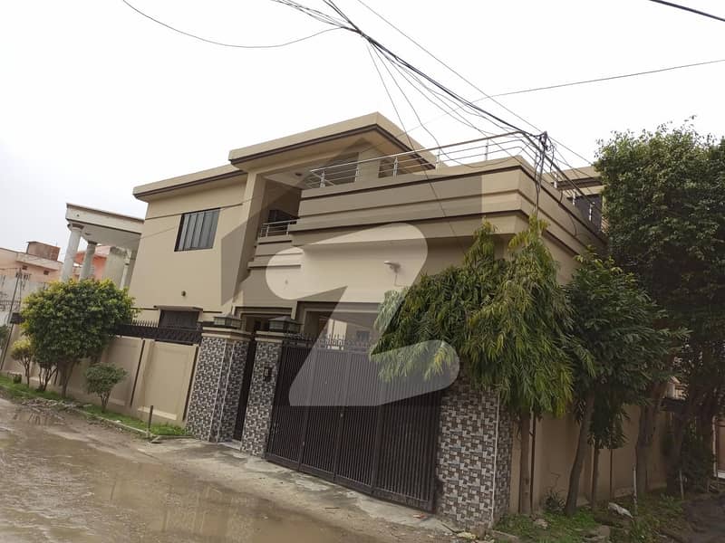 House For sale Is Readily Available In Prime Location Of Shadman Colony