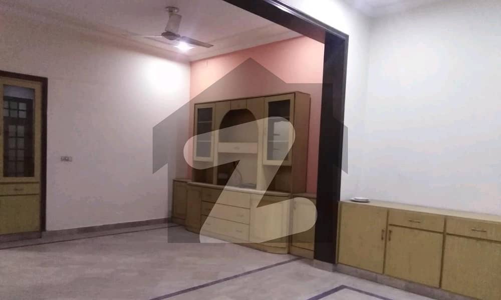 گارڈن ٹاؤن لاہور میں 4 کمروں کا 1 کنال مکان 3.5 کروڑ میں برائے فروخت۔