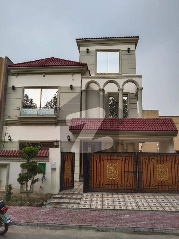 10 MARLA BRAND NEW HOUSE FOR SALE IN NARGIS BLOCK SECTOR C BAHRIA TOWN LAHORE