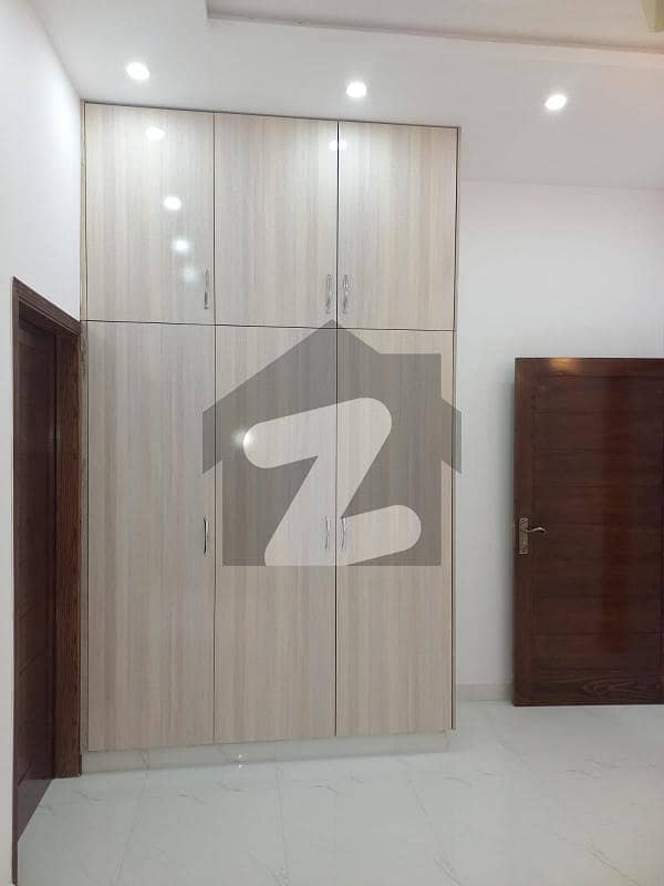 گرین ایوینیو ہاؤسنگ سوسائٹی کینٹ لاہور میں 3 کمروں کا 3 مرلہ مکان 1.23 کروڑ میں برائے فروخت۔