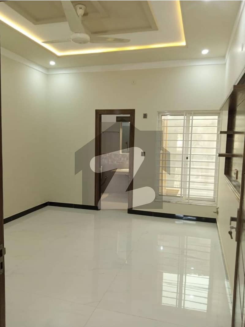 Green Avenue Lower Portion For Rent Sized 1350 Square Feet Green Avenue