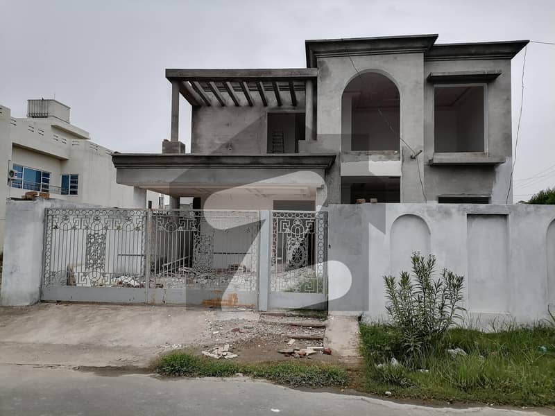 Corner House Of 20 Marla Available In Wapda Town Phase 1 - Block E