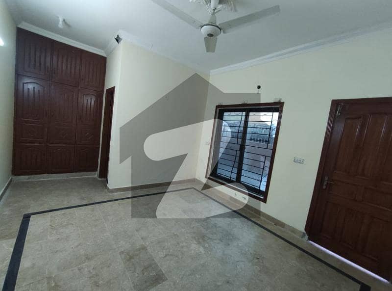 پی ڈبلیو ڈی ہاؤسنگ سکیم اسلام آباد میں 6 کمروں کا 14 مرلہ مکان 3.5 کروڑ میں برائے فروخت۔