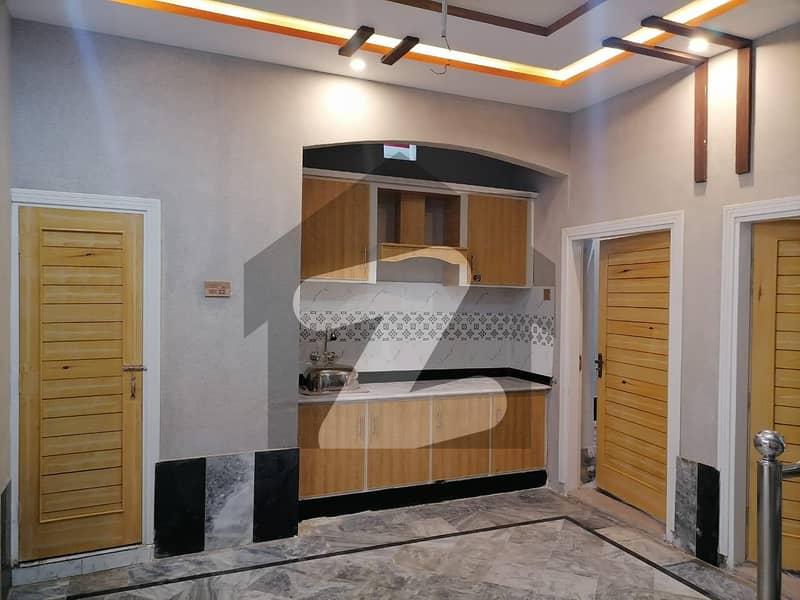 فقیر آباد روڈ پشاور میں 5 کمروں کا 3 مرلہ مکان 1.79 کروڑ میں برائے فروخت۔