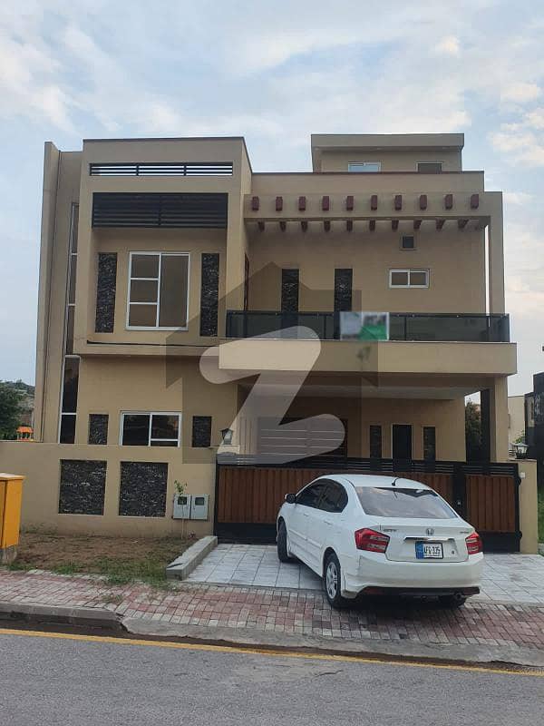 Sector N 8 Marla House For Rent