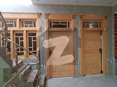 گل آباد ڈلا زیک روڈ پشاور میں 7 کمروں کا 5 مرلہ مکان 2.2 کروڑ میں برائے فروخت۔