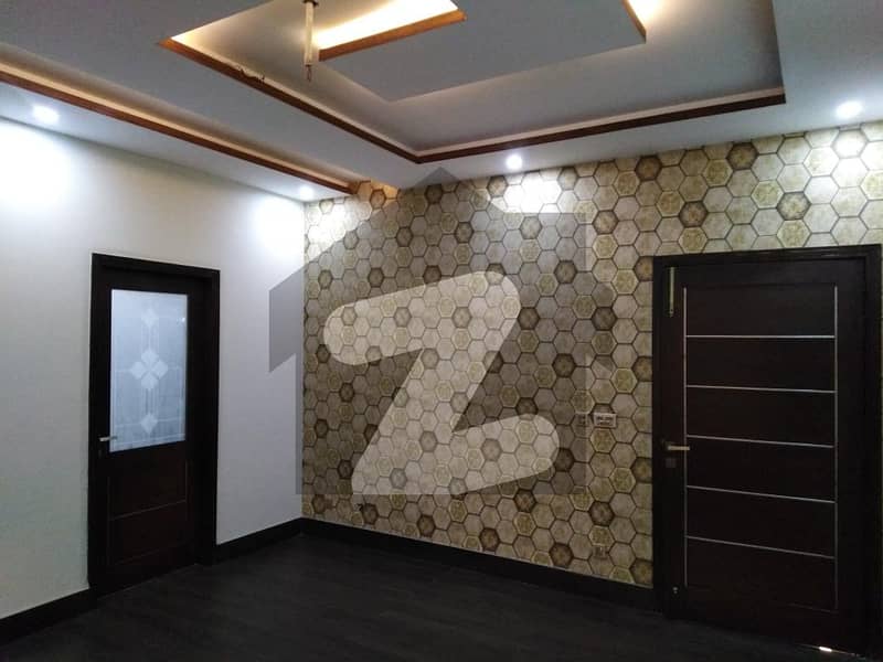 گلبرگ 1 گلبرگ لاہور میں 5 کمروں کا 2 کنال مکان 6 لاکھ میں کرایہ پر دستیاب ہے۔