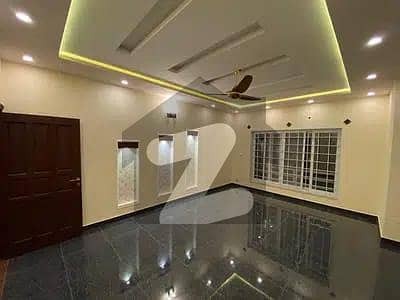 Centrally Located Upper Portion In Zaraj Housing Scheme Is Available For Rent