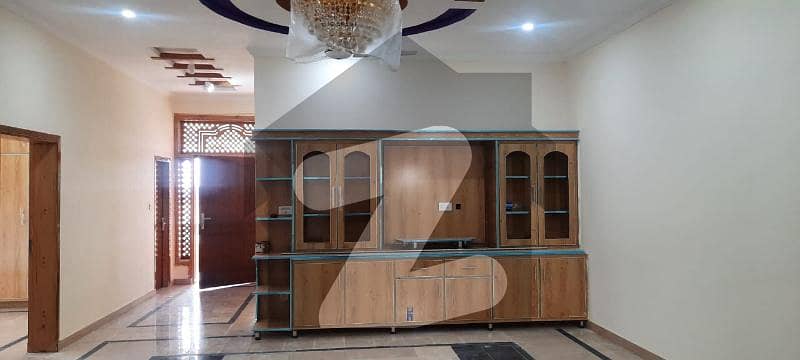 چکلالہ سکیم 3 چکلالہ سکیم راولپنڈی میں 6 کمروں کا 10 مرلہ مکان 2.5 کروڑ میں برائے فروخت۔