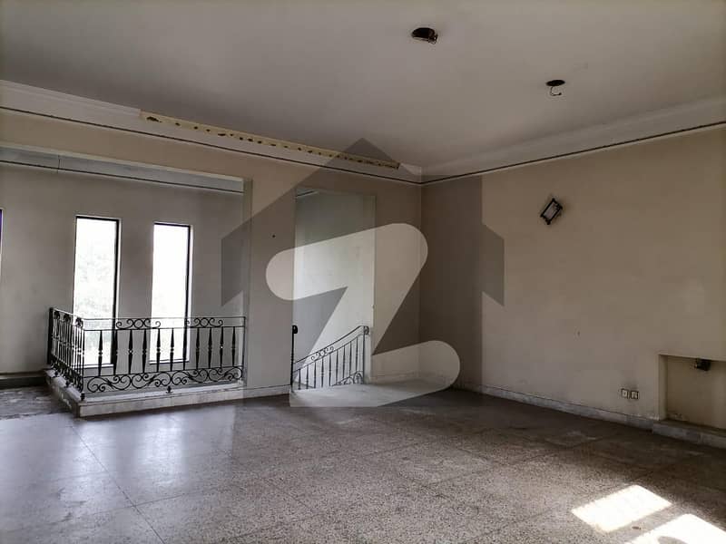 A 2 Kanal Upper Portion Located In Model Town Is Available For Rent