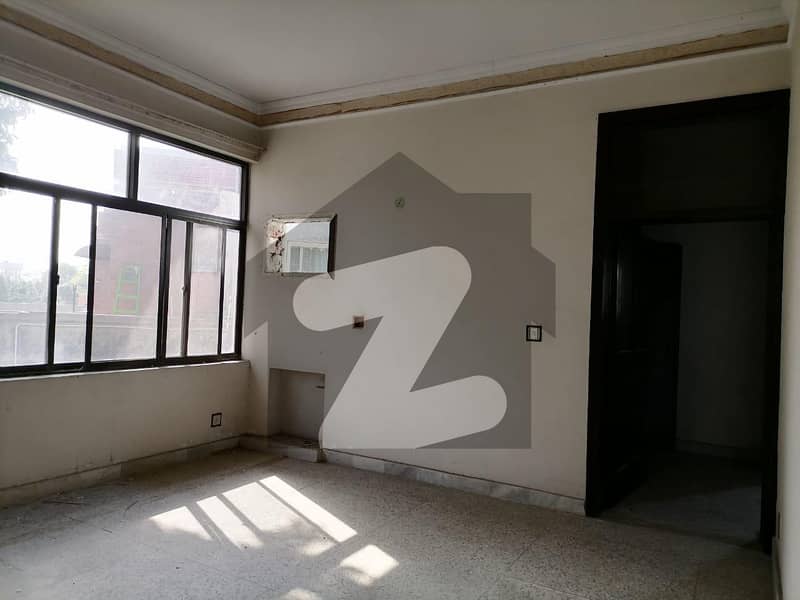 Premium 1 Kanal Upper Portion Is Available For Rent In Model Town