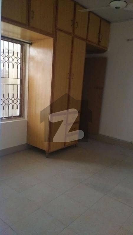 G-7 1250 Square Feet Upper Portion Up For Rent