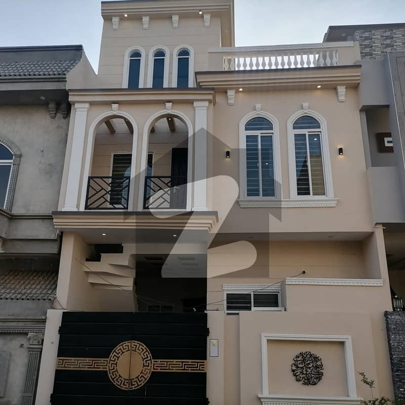 House In Jeewan City - Phase 4 For sale