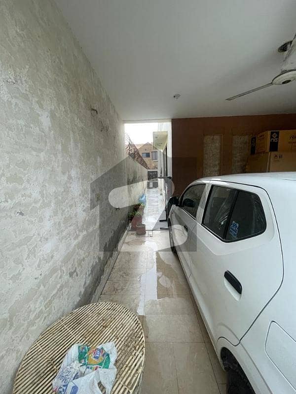 خیابانِ گارڈنز فیصل آباد میں 3 کمروں کا 10 مرلہ مکان 1.85 کروڑ میں برائے فروخت۔