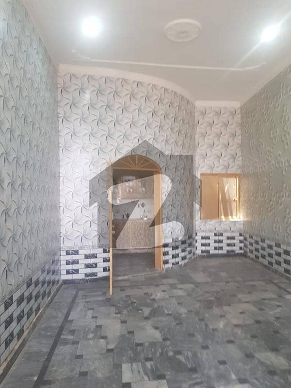 گھڑی احمدا روڈ گجرات میں 3 کمروں کا 3 مرلہ مکان 43 لاکھ میں برائے فروخت۔