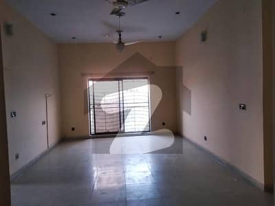 3 Marla Full Building For Sale In Model Town Ext