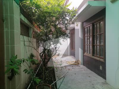 House Is Available For Rent In Gulshan Block 5