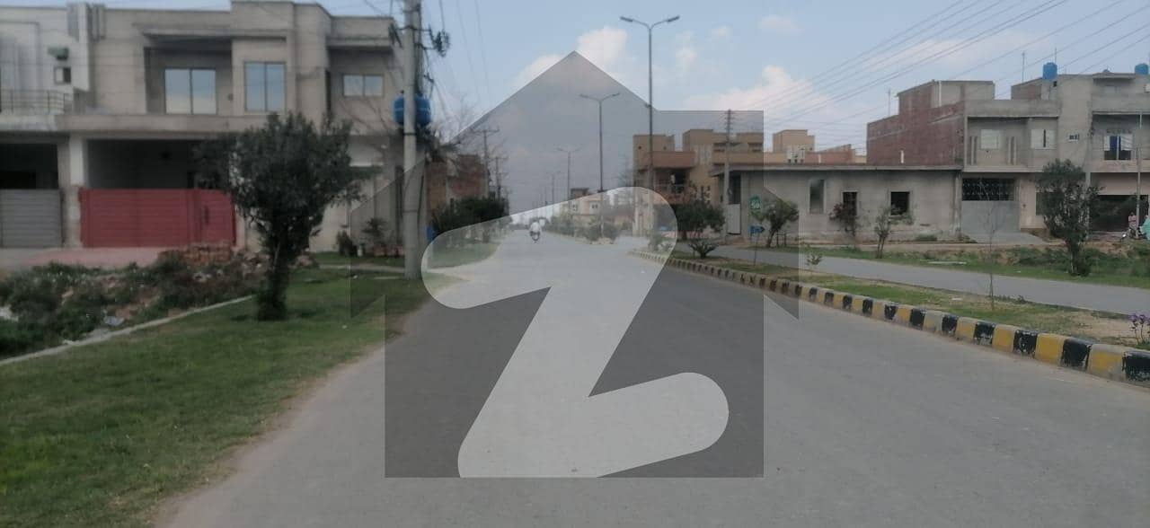 خیابان-اے-منظور فیصل آباد میں 3 مرلہ کمرشل پلاٹ 27 لاکھ میں برائے فروخت۔