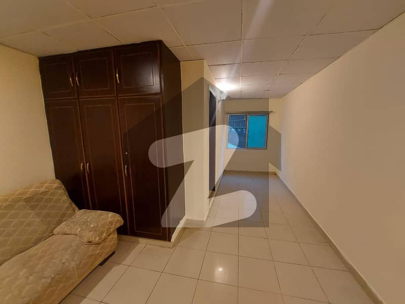 الصفہ ہائٹس ایف ۔ 11 مرکز ایف ۔ 11 اسلام آباد میں 1 کمرے کا 6 مرلہ فلیٹ 1.25 کروڑ میں برائے فروخت۔