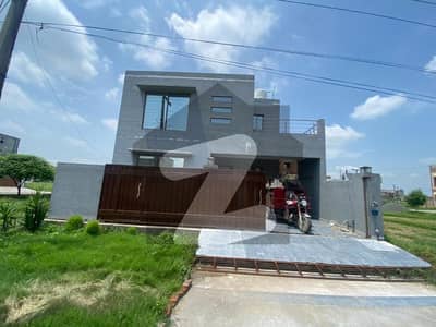 10 Marla Single Storey House Available For Rent In Awt Phase 2