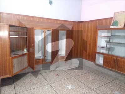 House Of 1350 Square Feet In Chaudhary Park Is Available
