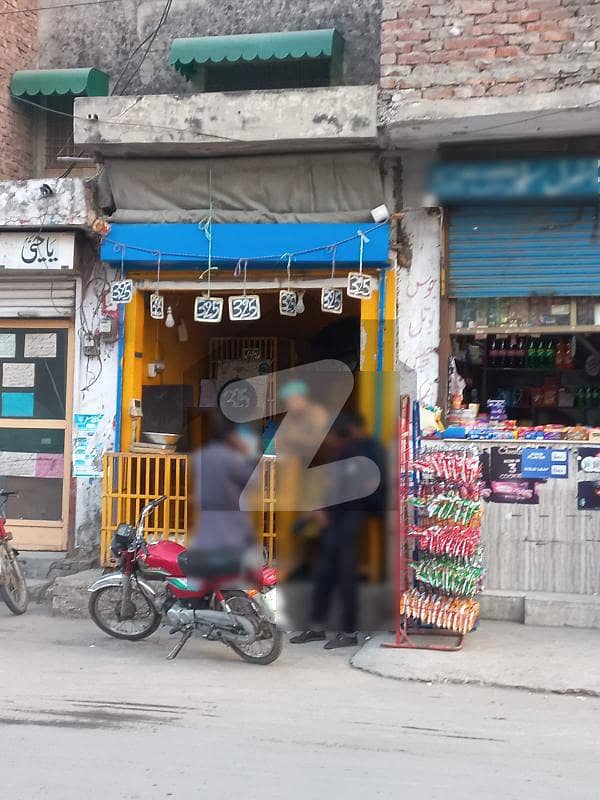 سمن آباد لاہور میں 1 کمرے کا 1 مرلہ دکان 14 ہزار میں کرایہ پر دستیاب ہے۔