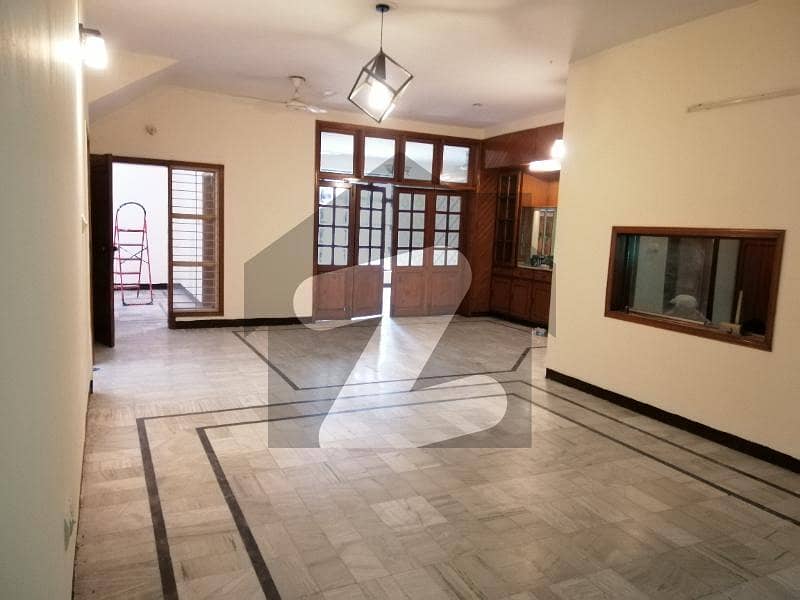 Renovated Single Storey House For Rent Model Town, Lahore ID40074463