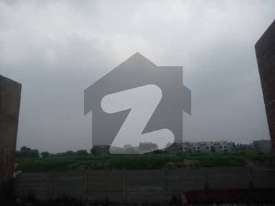 دبئی ٹاؤن لاہور میں 3 مرلہ رہائشی پلاٹ 28 لاکھ میں برائے فروخت۔
