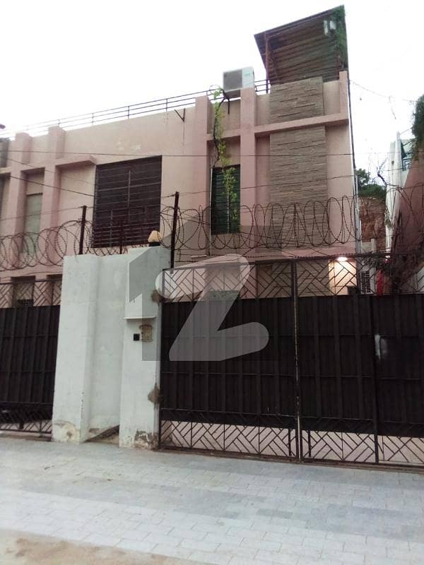 عامر خسرو کراچی میں 4 کمروں کا 12 مرلہ زیریں پورشن 4.25 کروڑ میں برائے فروخت۔