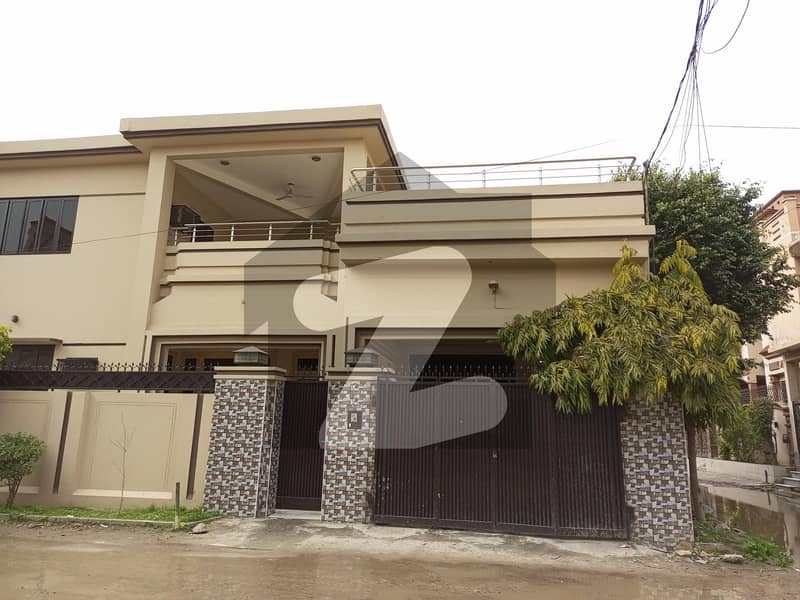 Highly-coveted 12 Marla House Is Available In Shadman Colony For sale