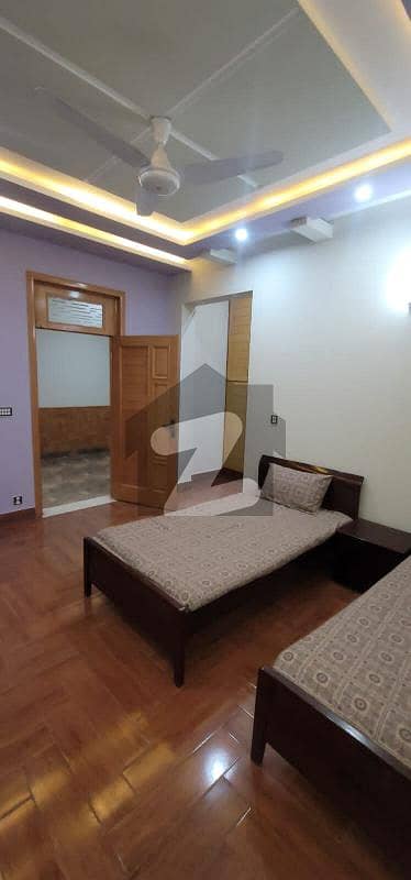حیات آباد فیز 2 حیات آباد پشاور میں 8 کمروں کا 1 کنال مکان 9.5 کروڑ میں برائے فروخت۔