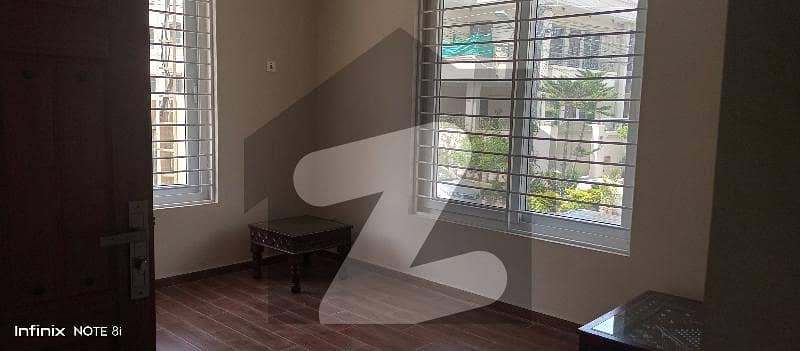 پی ڈبلیو ڈی کالونی راولپنڈی میں 6 کمروں کا 9 مرلہ مکان 4.1 کروڑ میں برائے فروخت۔