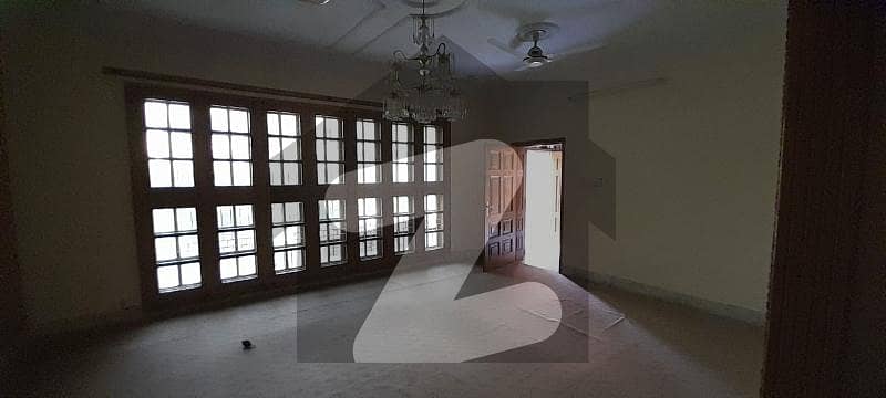 حیات آباد فیز 3 حیات آباد پشاور میں 3 کمروں کا 1 کنال مکان 1.1 لاکھ میں کرایہ پر دستیاب ہے۔