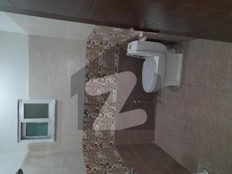 علی عالم گاڈرن لاہور میں 5 کمروں کا 8 مرلہ مکان 2.3 کروڑ میں برائے فروخت۔