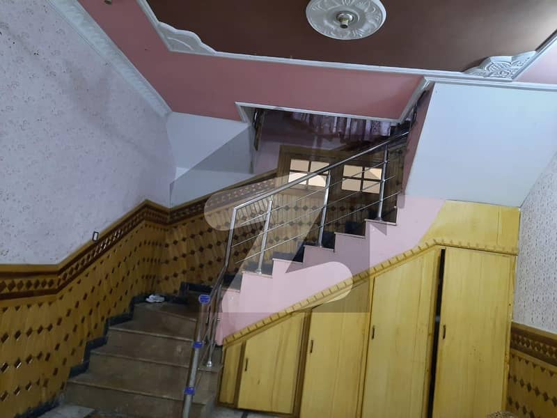 10 Marla House Available For Sale In Hayatabad
