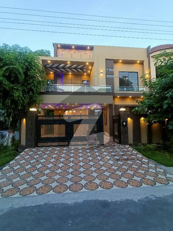 10 Marla Beautiful Corner House For Sale In A2 Block Wapda Town Gujranwala