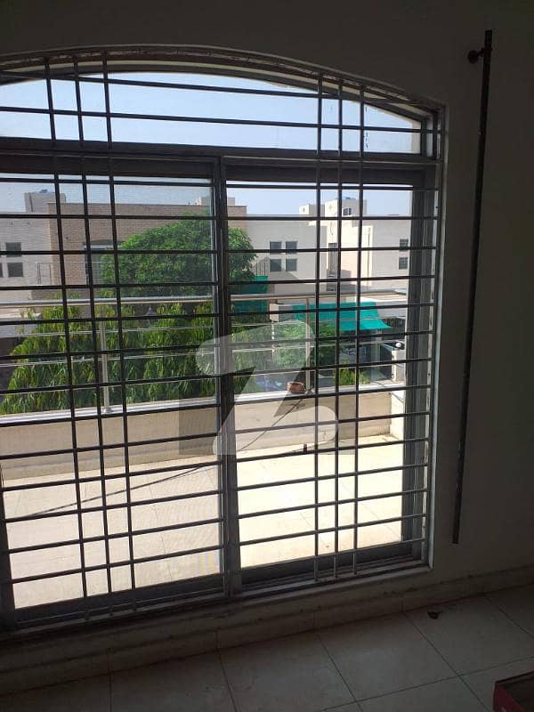8 Marla Lower Portion For Rent In Usman Block Bahria Town Lahore