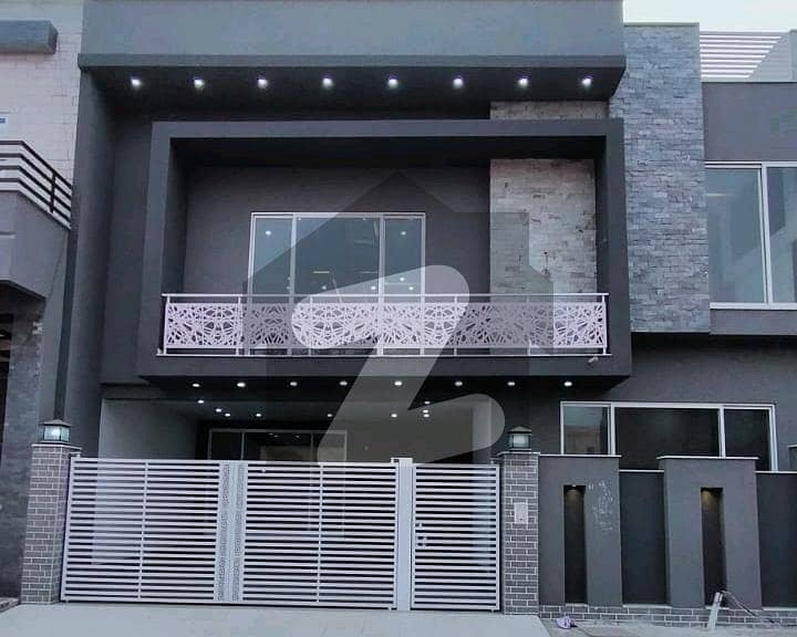 ایڈن آرچرڈ بلاک زیڈ ایڈن آچرڈ فیصل آباد میں 7 مرلہ مکان 2.15 کروڑ میں برائے فروخت۔