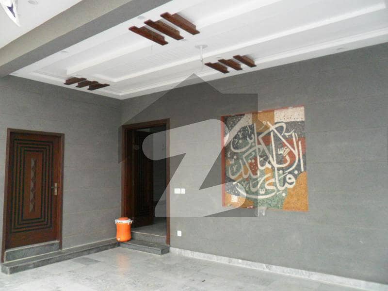 آئی ای پی انجینئرز ٹاؤن لاہور میں 5 کمروں کا 9 مرلہ مکان 2.4 کروڑ میں برائے فروخت۔