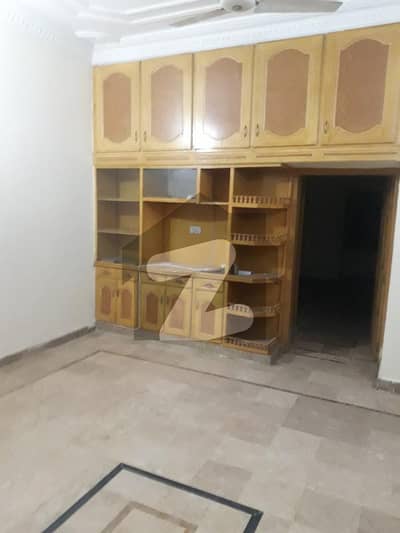 Lower Portion Sized 1575 Square Feet In Peshawar Road