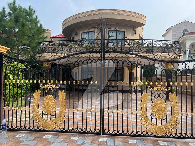 Brand New 2.55  Kanal House For Sale In Bahria Town Lahore.