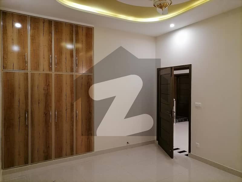 ایڈن ریزیڈینشیا ایڈن لاہور میں 5 کمروں کا 5 مرلہ مکان 45 ہزار میں کرایہ پر دستیاب ہے۔