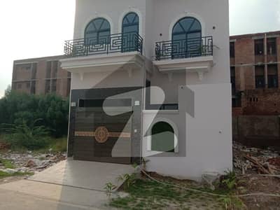 لائل پور ایوینیو جڑانوالہ روڈ فیصل آباد میں 3 کمروں کا 3 مرلہ مکان 1.15 کروڑ میں برائے فروخت۔