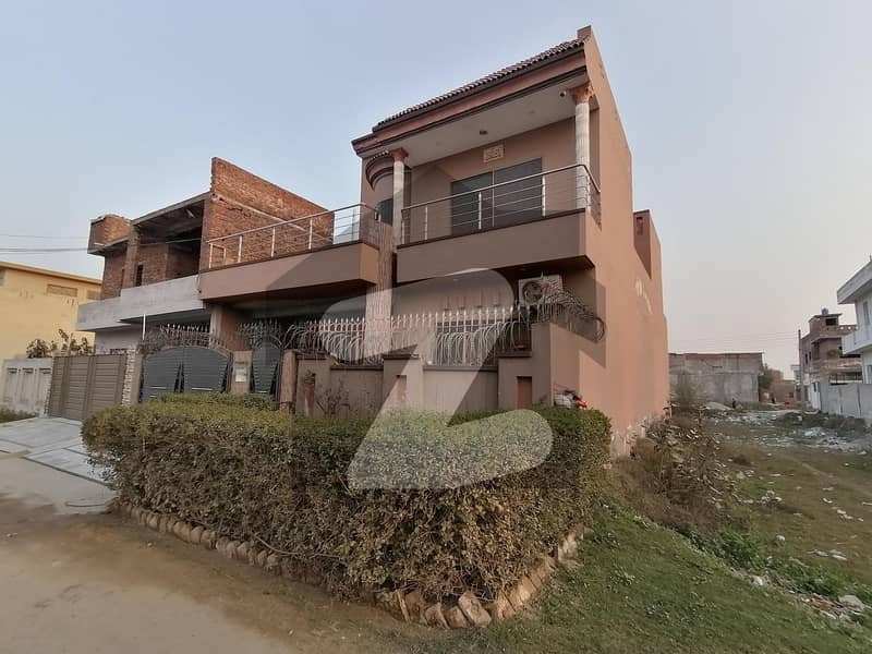 ایلیٹ ٹاؤن لاہور میں 5 کمروں کا 10 مرلہ مکان 1.5 کروڑ میں برائے فروخت۔
