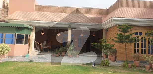 پولیس کالونی پشاور میں 5 کمروں کا 1.5 کنال مکان 6 کروڑ میں برائے فروخت۔