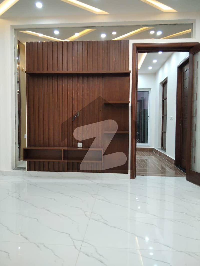 ایڈن ویلی - بلاک ڈی ایڈن ویلی فیصل آباد میں 3 کمروں کا 5 مرلہ مکان 2.25 کروڑ میں برائے فروخت۔